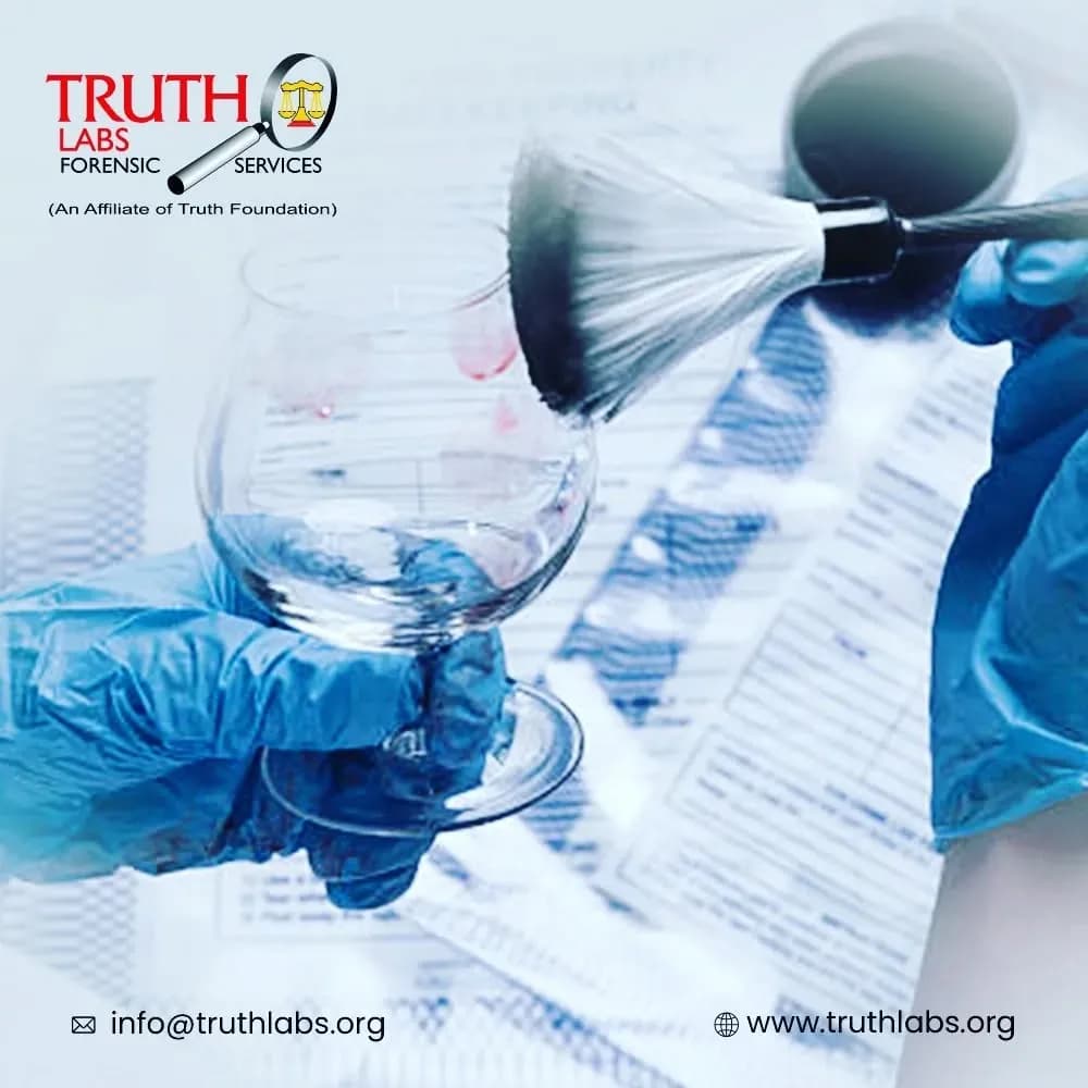How fingerprints form and are discernible on glass?